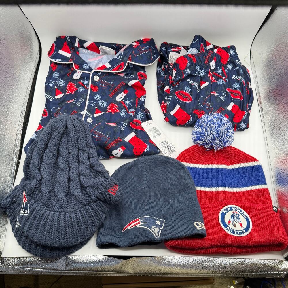 New England Patriots Holiday Pajama Set with 4 Winter Beanie Hats NFL Lot - NWT
